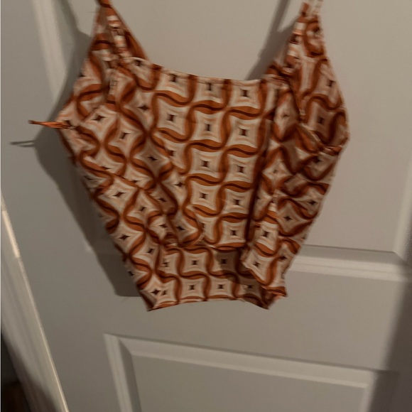 Geometric Patterned Crop Top - Picture 2 of 3